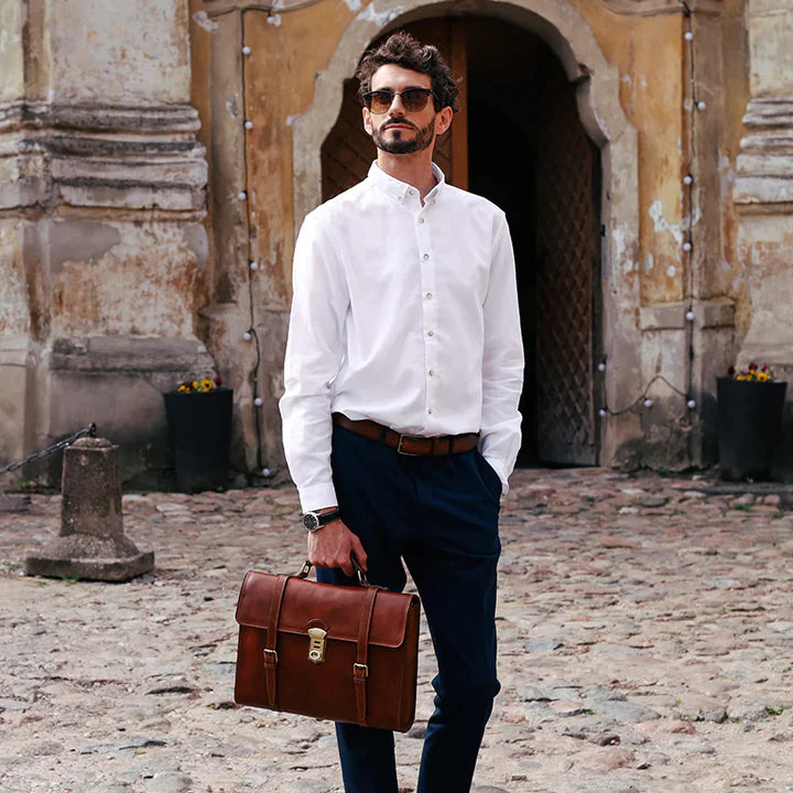 Vielseitige Lederaktentasche mit Riemen – Konvertierbar zum Rucksack  - The Glass Menagerie - alaabouch.de